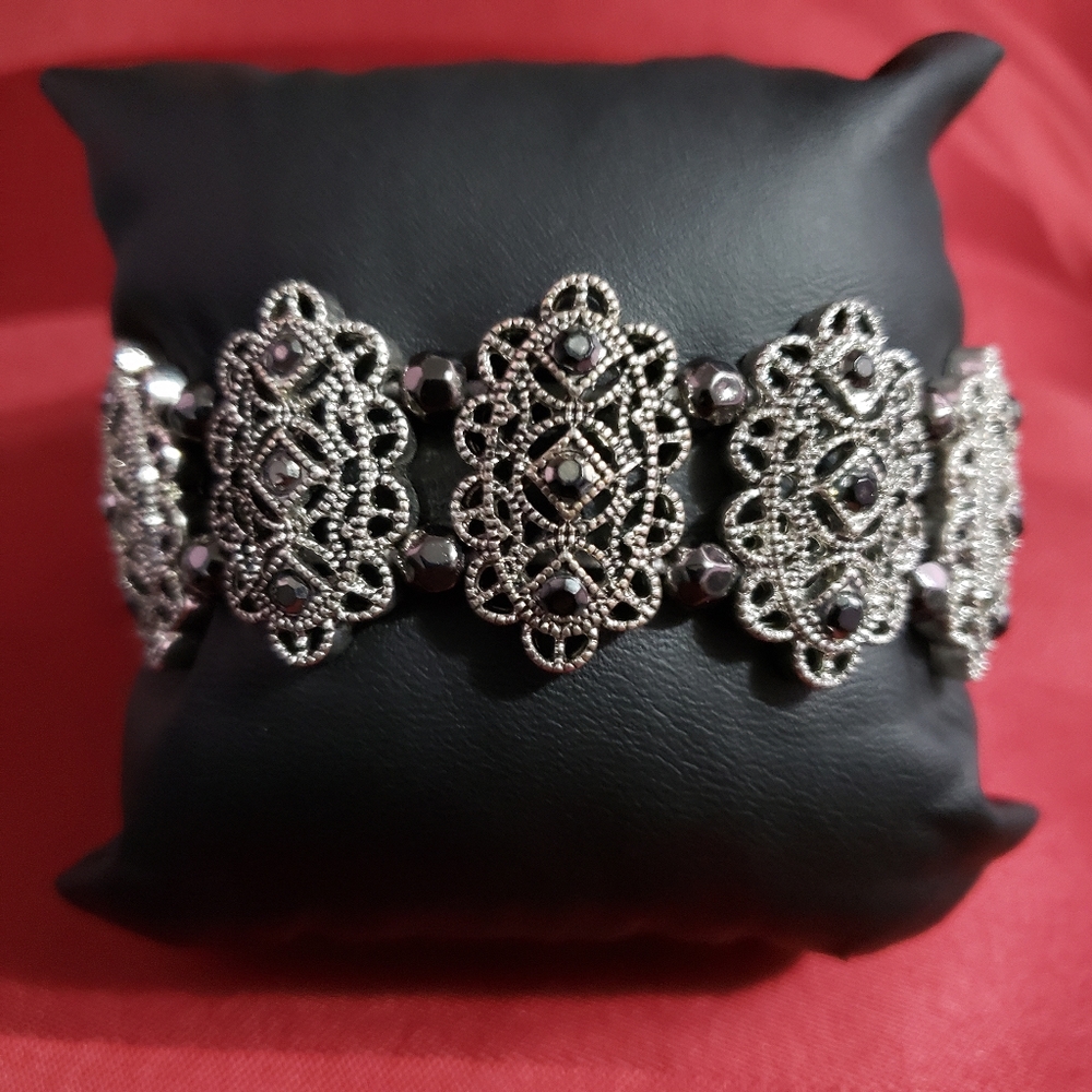 Vtg Trifari Bracelet Stretch Silver and Black